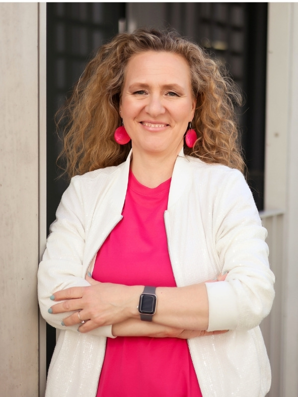 Nadine Cabrera, Gründerin von Coasting to FIRE